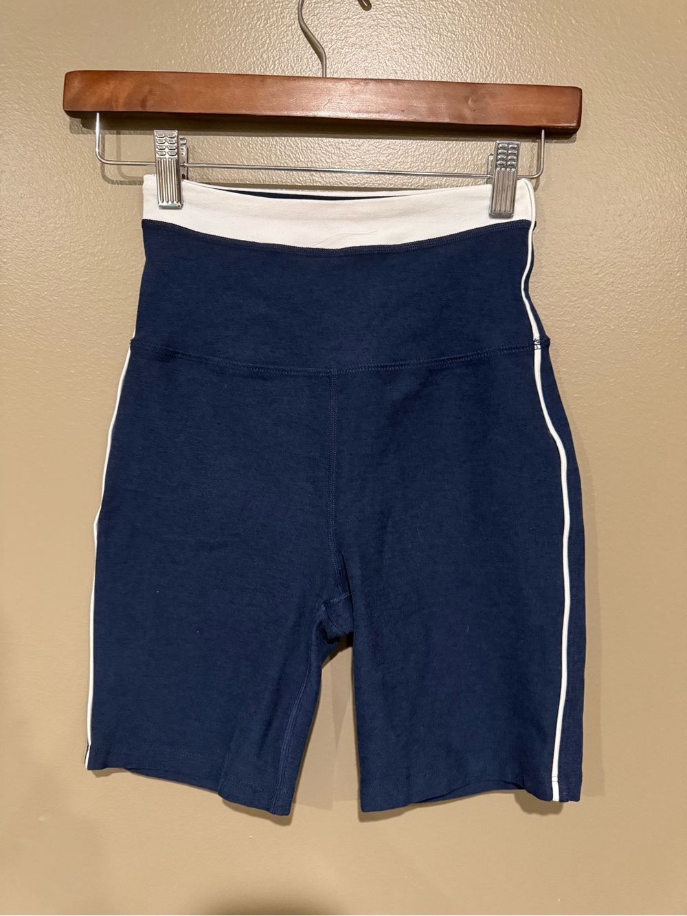 Beyond Yoga Navy Bike Shorts with White Waistband and Side Piping